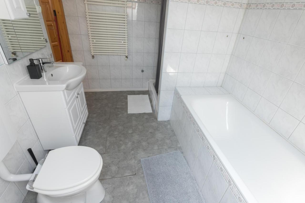 Hi-Bp Garden City Batsanyi Apartment 3 Rooms, Apartment Upstairs Near The City Train With Free Parking Budapešť Exteriér fotografie