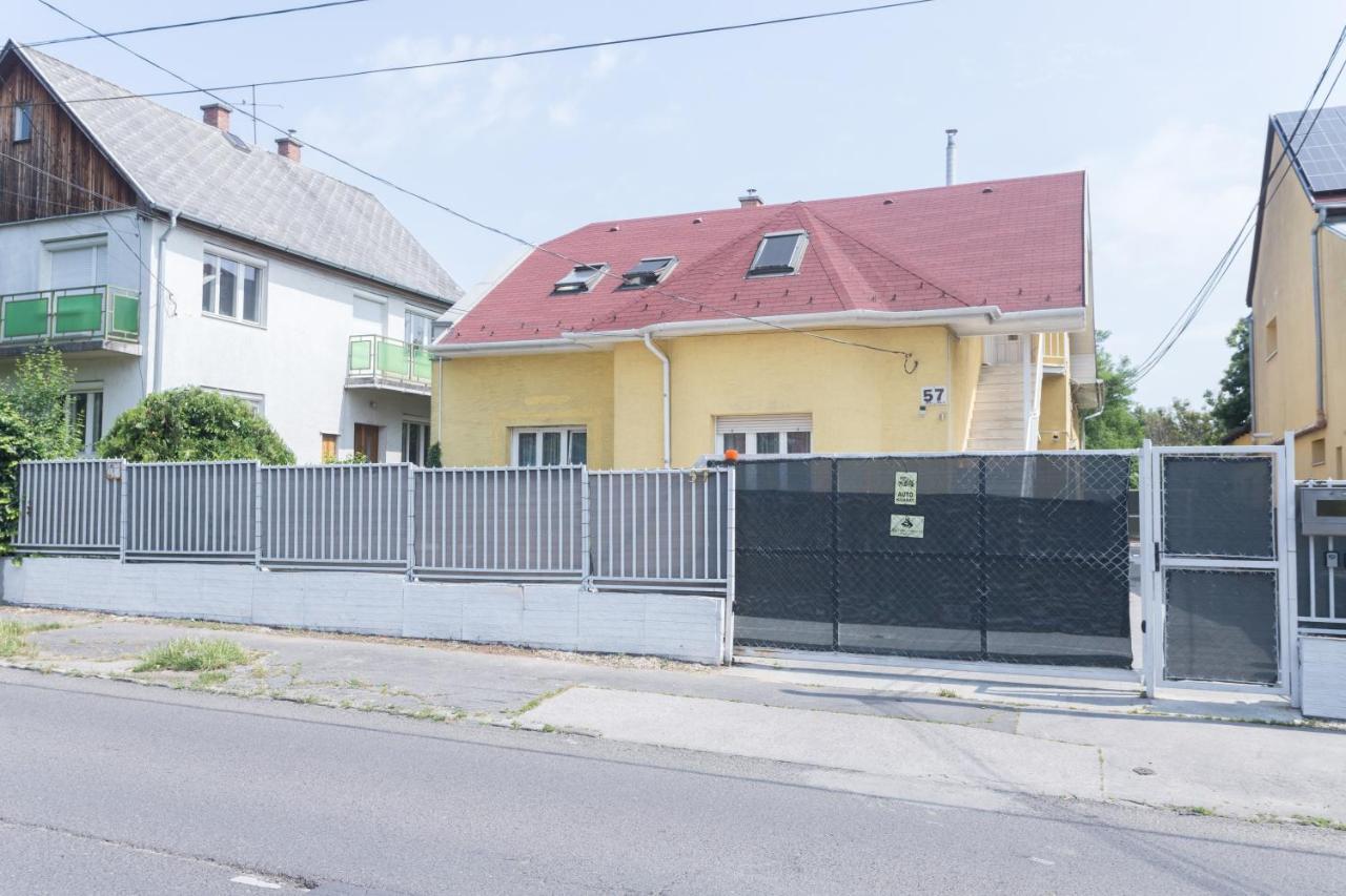 Hi-Bp Garden City Batsanyi Apartment 3 Rooms, Apartment Upstairs Near The City Train With Free Parking Budapešť Exteriér fotografie